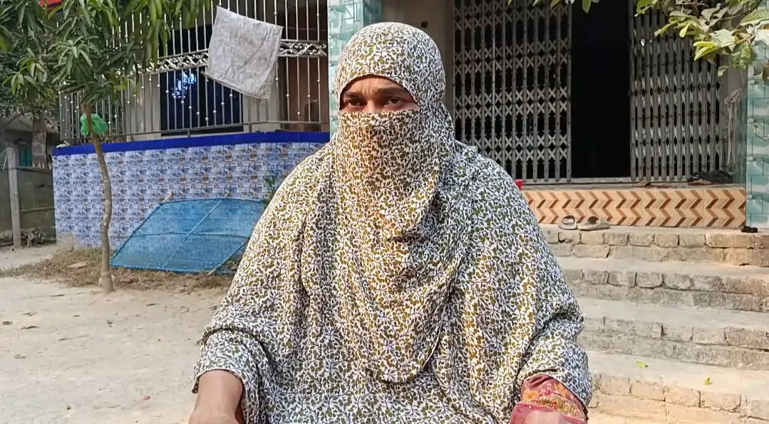 ভাই প্রবাসে থাকতেই জমি দখলের ছক, মণিরামপুরে মা ও তিন মেয়ে অবরুদ্ধ!